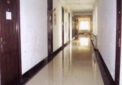 清洁后的宿舍走廊